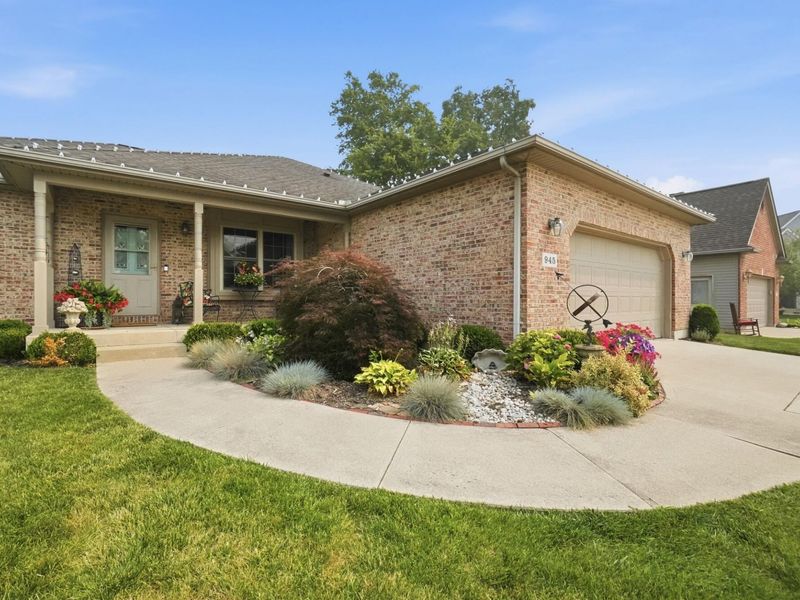 945 Oak Hill Court, Troy, OH 45373 Photo 3