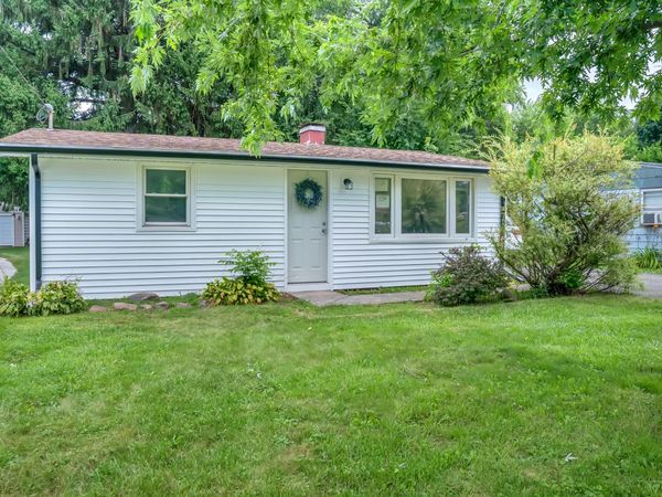 400 Woodlawn Avenue , Chesterton, IN 46304