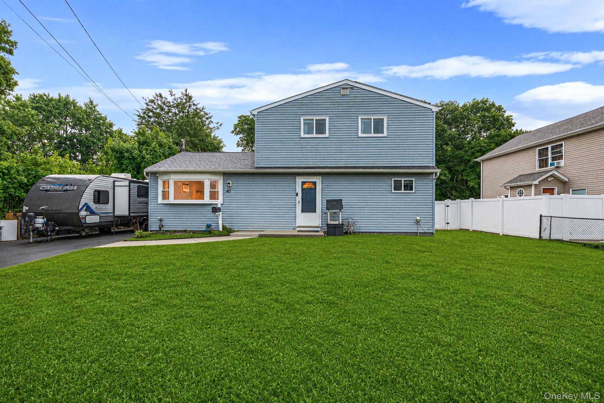 40 E Oakdale Street , Bay Shore, NY 11706 Main Photo