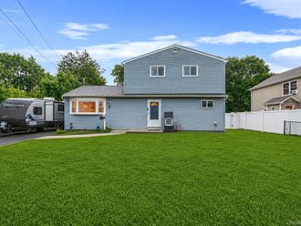 40 E Oakdale Street Bay Shore, NY 11706