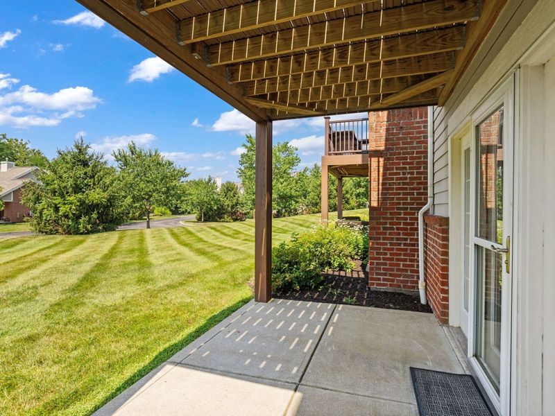7529 Cherry Brook Drive, Reynoldsburg, OH 43068 Photo 6