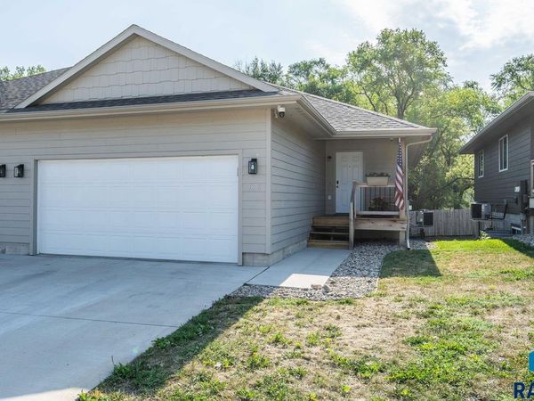 1806 N Oberg Cir, Sioux Falls, SD 57103