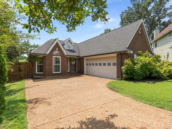 2804 Chapelwood Dr, Hermitage, TN 37076