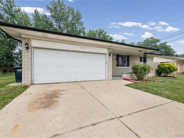 4051 Dickson Drive , Sterling Heights, MI 48310