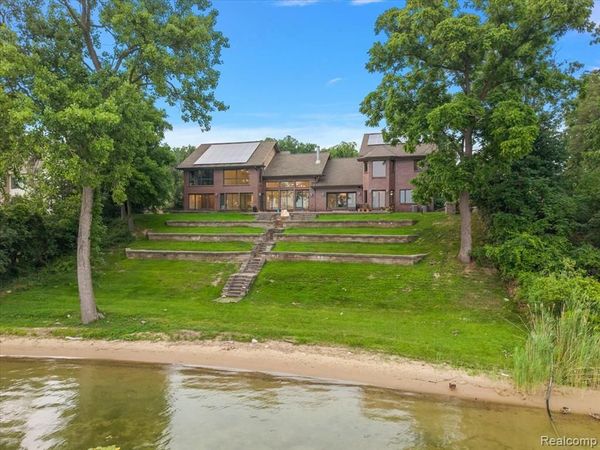 2612 Cove Lane, West Bloomfield Twp, MI 48323