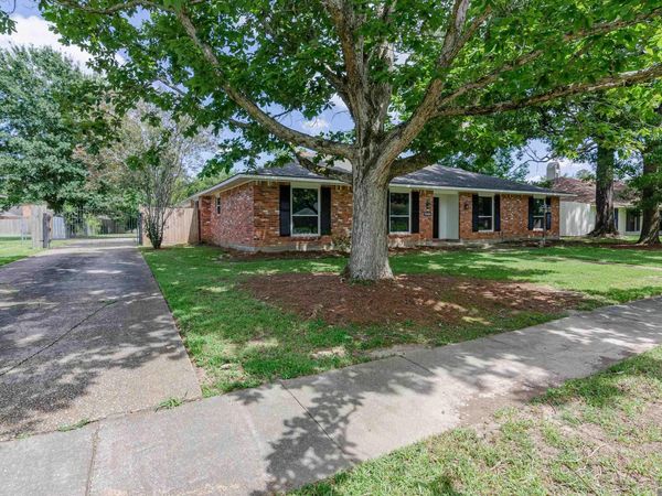 6337 Hickory Ridge Bl, Saint George, LA 70817