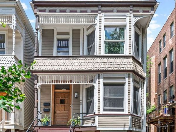 1040 W Barry Avenue , Unit 1, Chicago, IL 60657