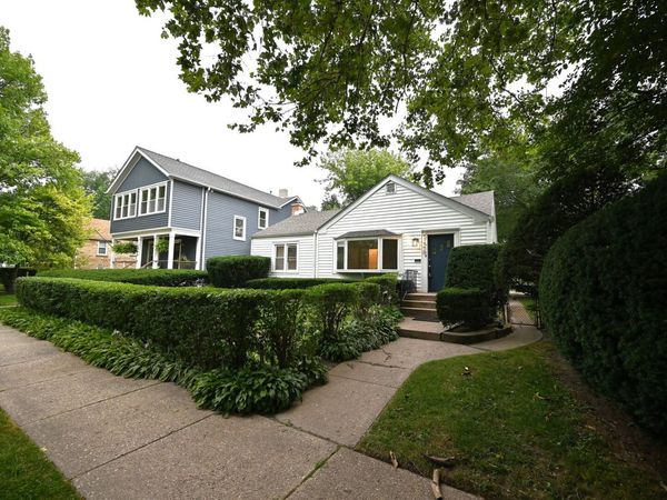 1570 DEWEY Avenue , Evanston, IL 60201