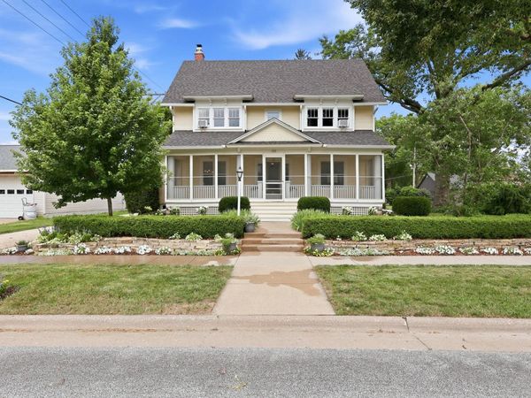 418 W Davenport Street, Eldridge, IA 52748