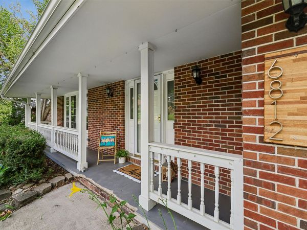 6812 Northwest Drive , Windsor Heights, IA 50324