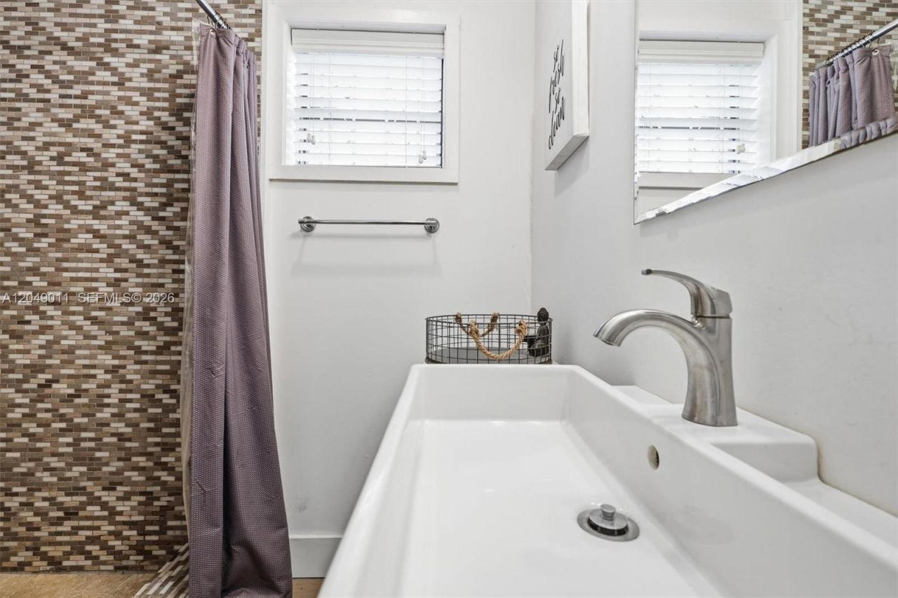 446 NE 64th St , Miami, FL 33138 Photo