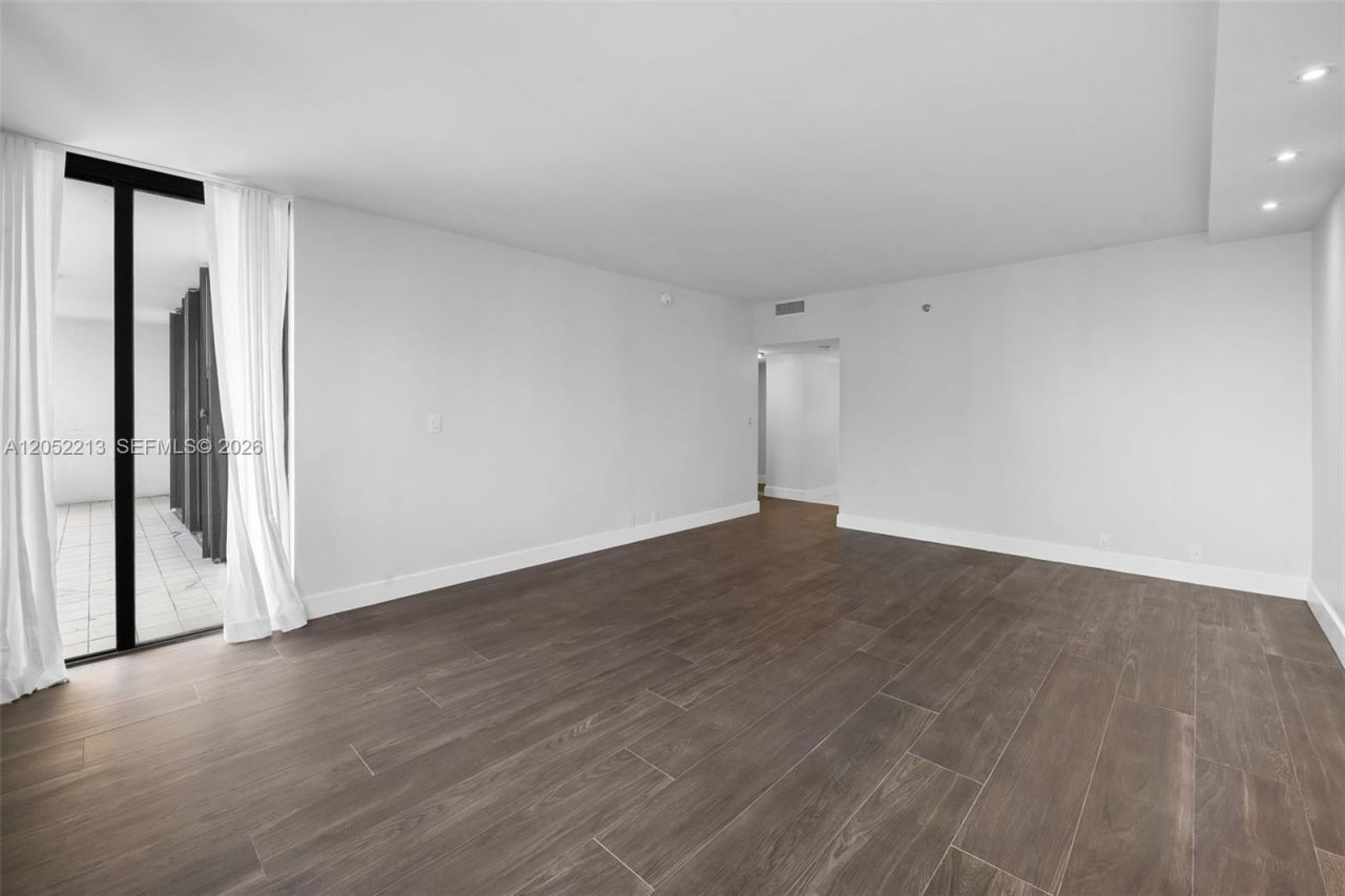 520 Brickell Key Dr, Unit A1206, Miami, FL 33131 Photo