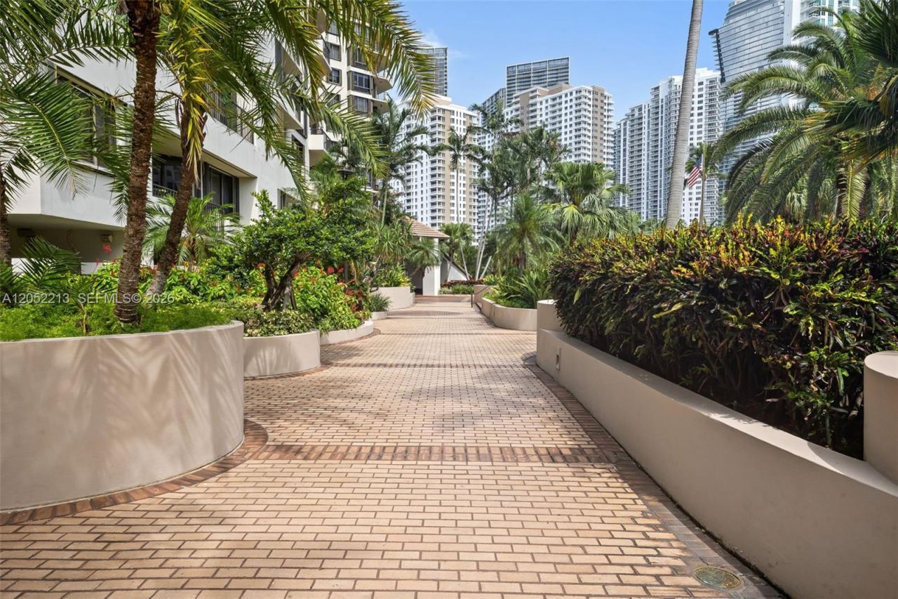 520 Brickell Key Dr, Unit A1206, Miami, FL 33131 Photo