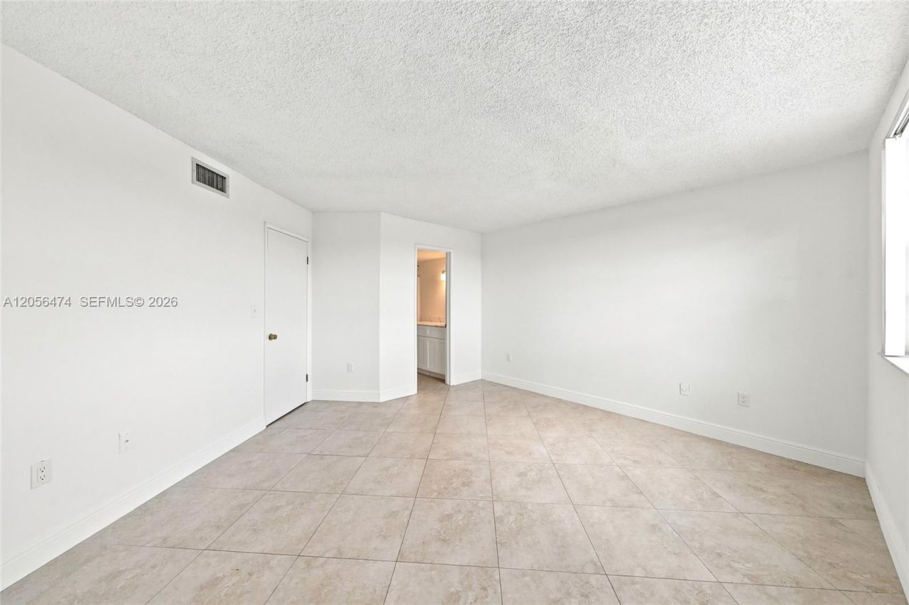 9735 Fontainebleau Blvd , Unit G310, Miami, FL 33172 Photo