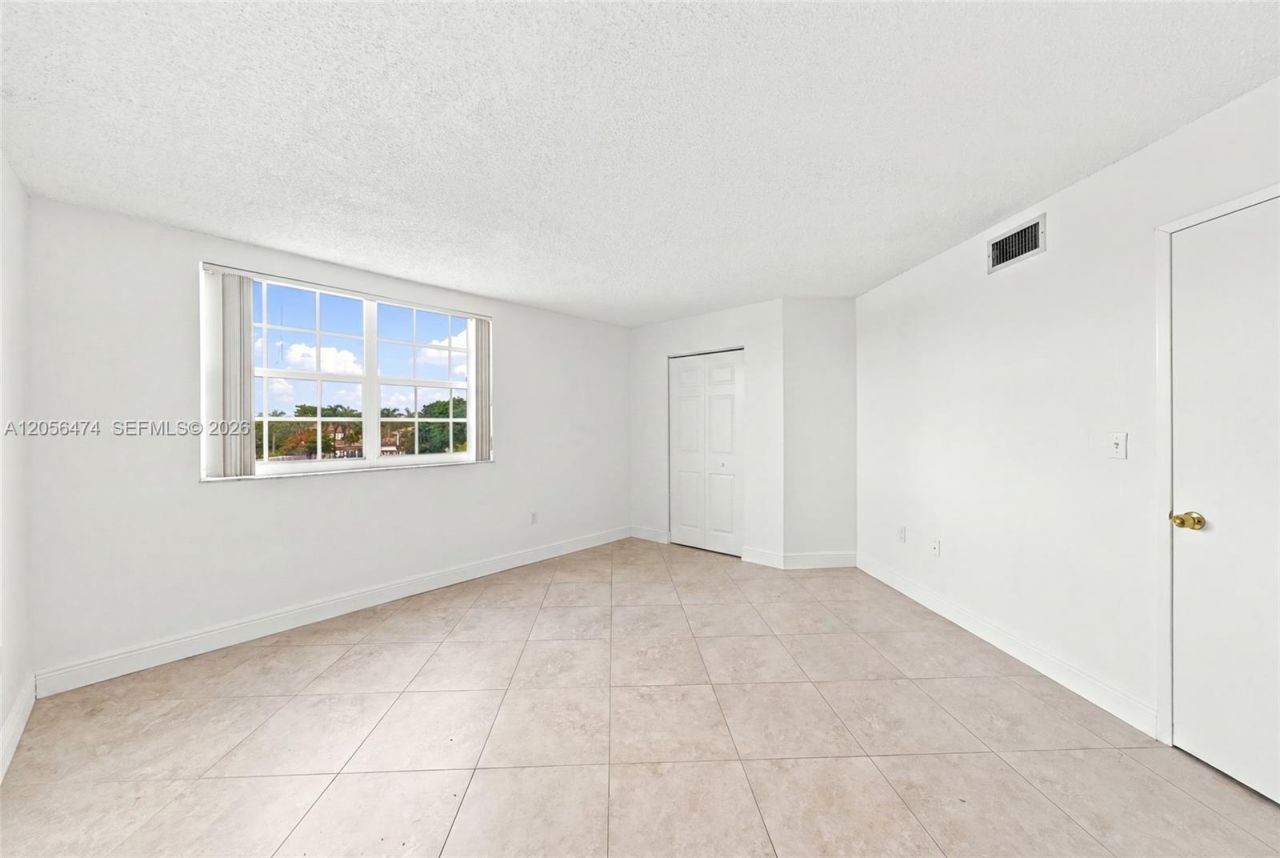 9735 Fontainebleau Blvd , Unit G310, Miami, FL 33172 Photo