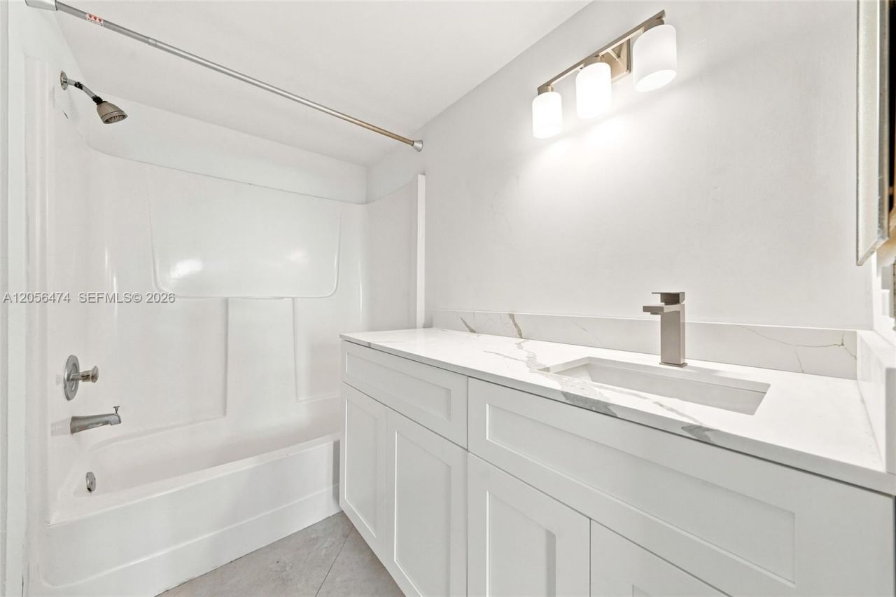 9735 Fontainebleau Blvd , Unit G310, Miami, FL 33172 Photo