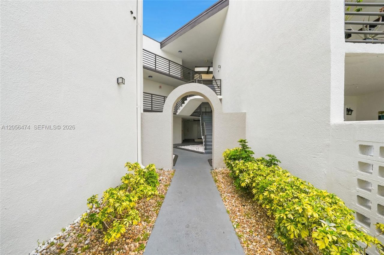 9735 Fontainebleau Blvd , Unit G310, Miami, FL 33172 Photo