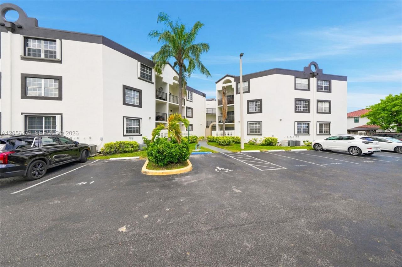 9735 Fontainebleau Blvd , Unit G310, Miami, FL 33172 Photo