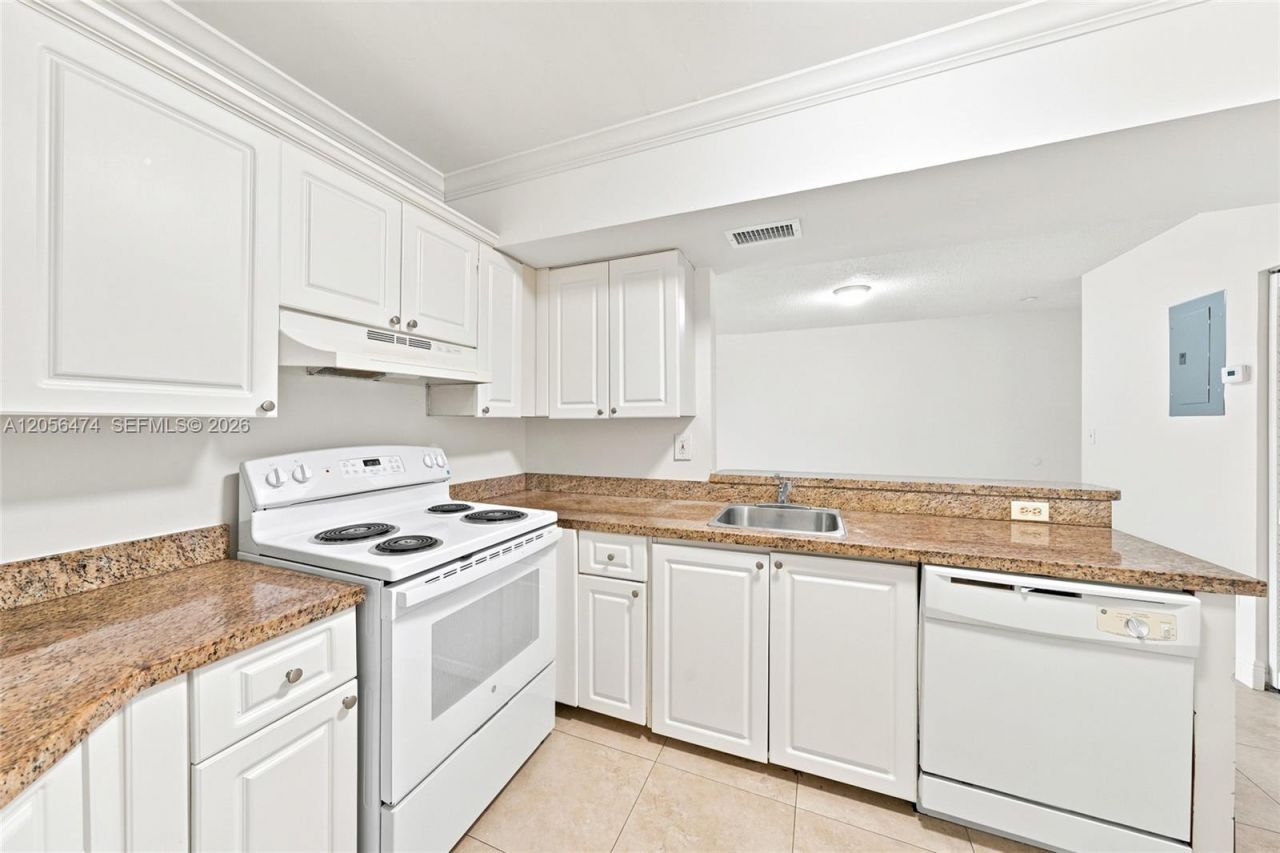 9735 Fontainebleau Blvd , Unit G310, Miami, FL 33172 Photo