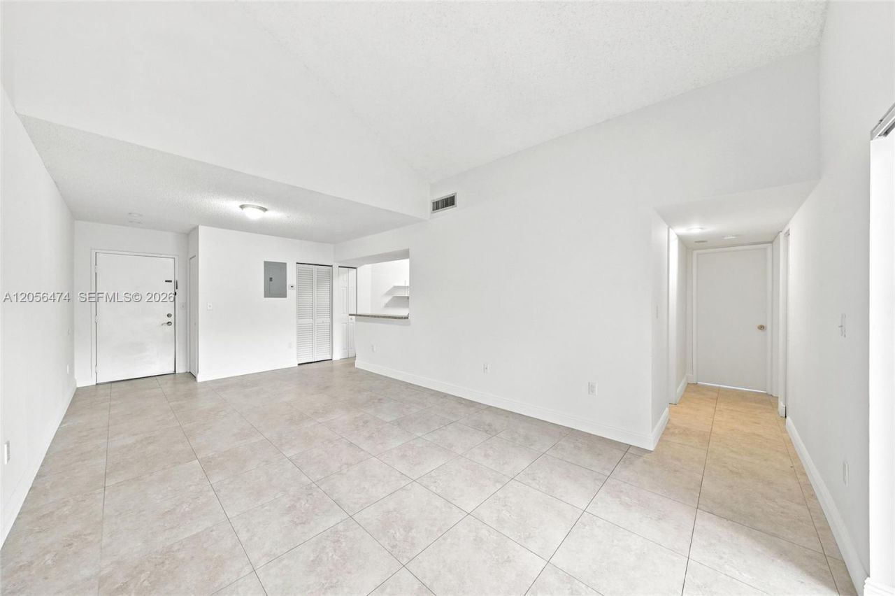 9735 Fontainebleau Blvd , Unit G310, Miami, FL 33172 Photo
