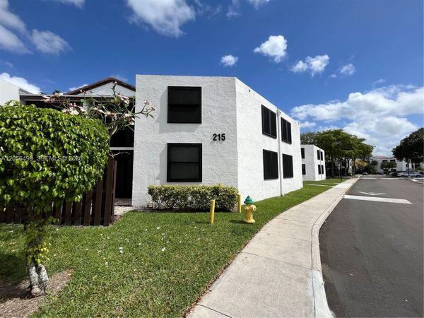 215 Lake Pointe Dr , Unit 104, Oakland Park, FL 33309