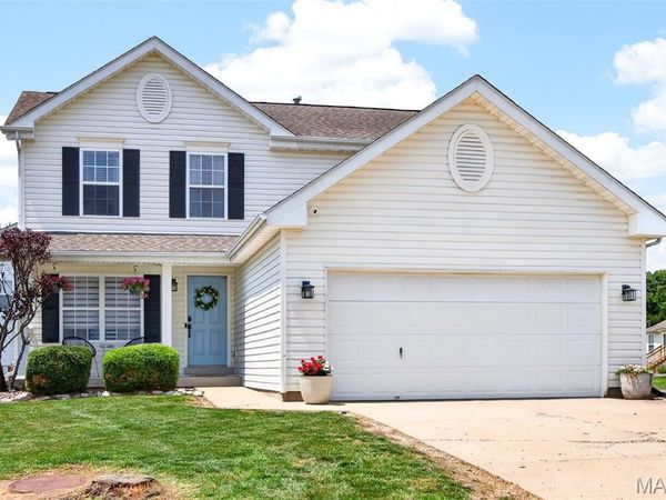11 Hampshire Court, Lake St Louis, MO 63367