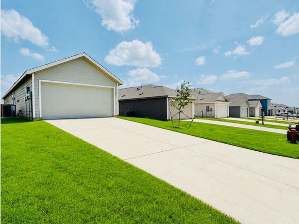 449 Jones Beach LN , Jarrell, TX 76537