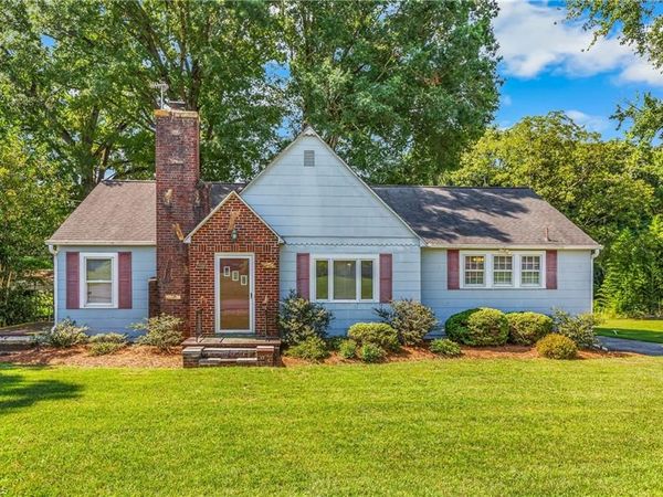 3140 Iris Street, Winston-Salem, NC 27107