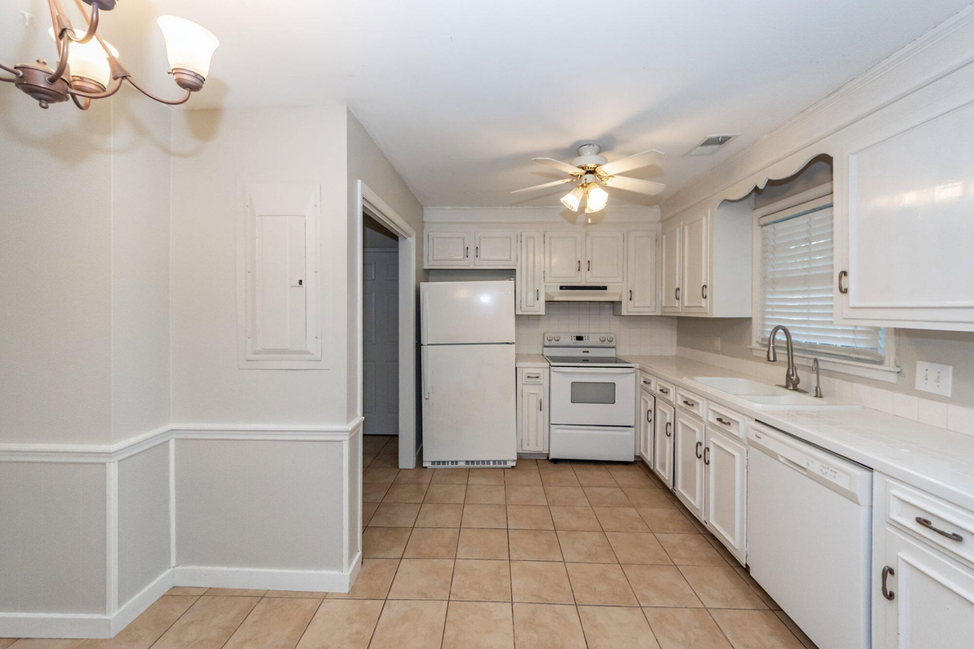 765 Leafwood Road Photo 10