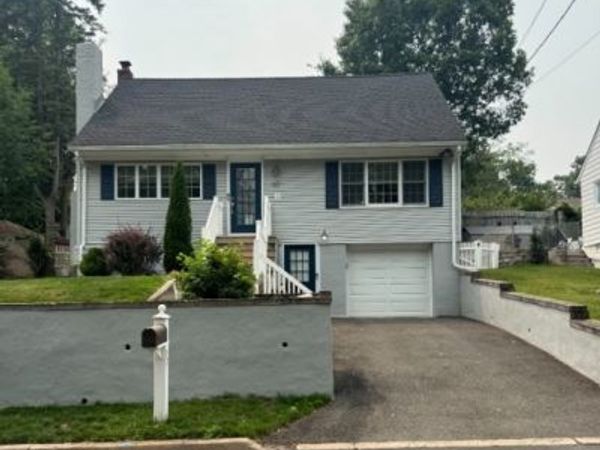 37 Brookdale Rd, Wayne, NJ 07470