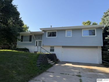 7507 Newport Avenue, Omaha, NE 68122