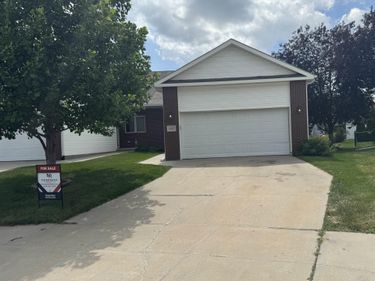 2301 City View Court, Lincoln, NE 68521