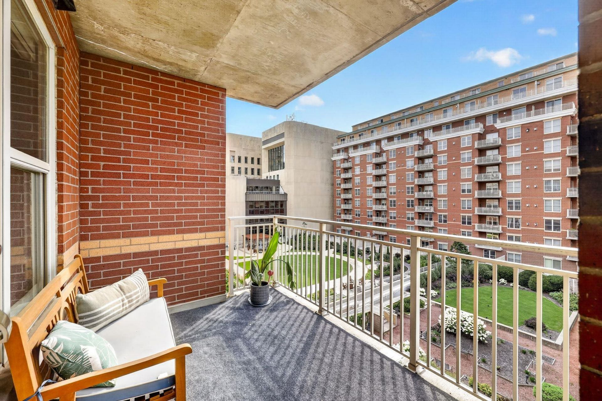 333 W Mifflin Street, Unit 1057, Madison, WI 53703 Main Photo