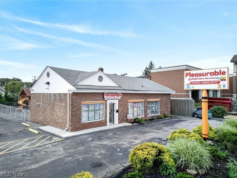 5611 Pearl Road, Parma, OH 44129 Photo 2