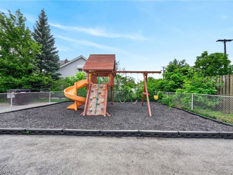 5611 Pearl Road, Parma, OH 44129 Photo 6
