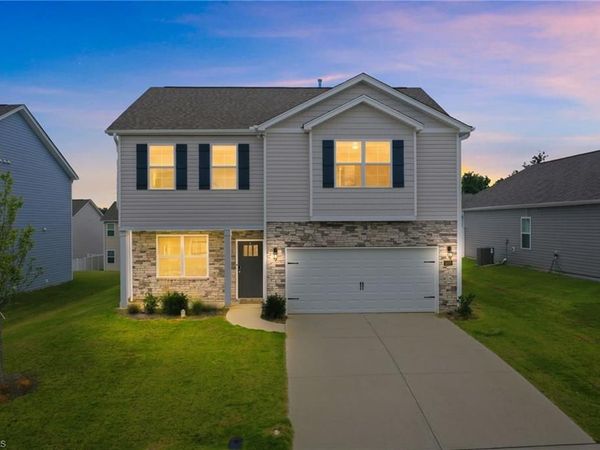 1420 Carisbrooke Drive , Mebane, NC 27302