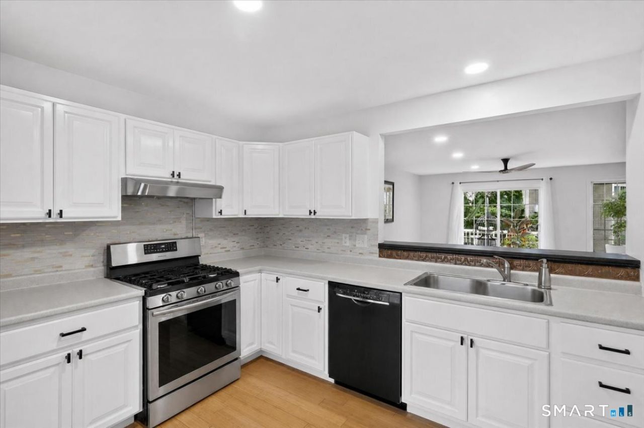 15 Freedom, Unit 69, East Lyme, CT 06357 Main Photo