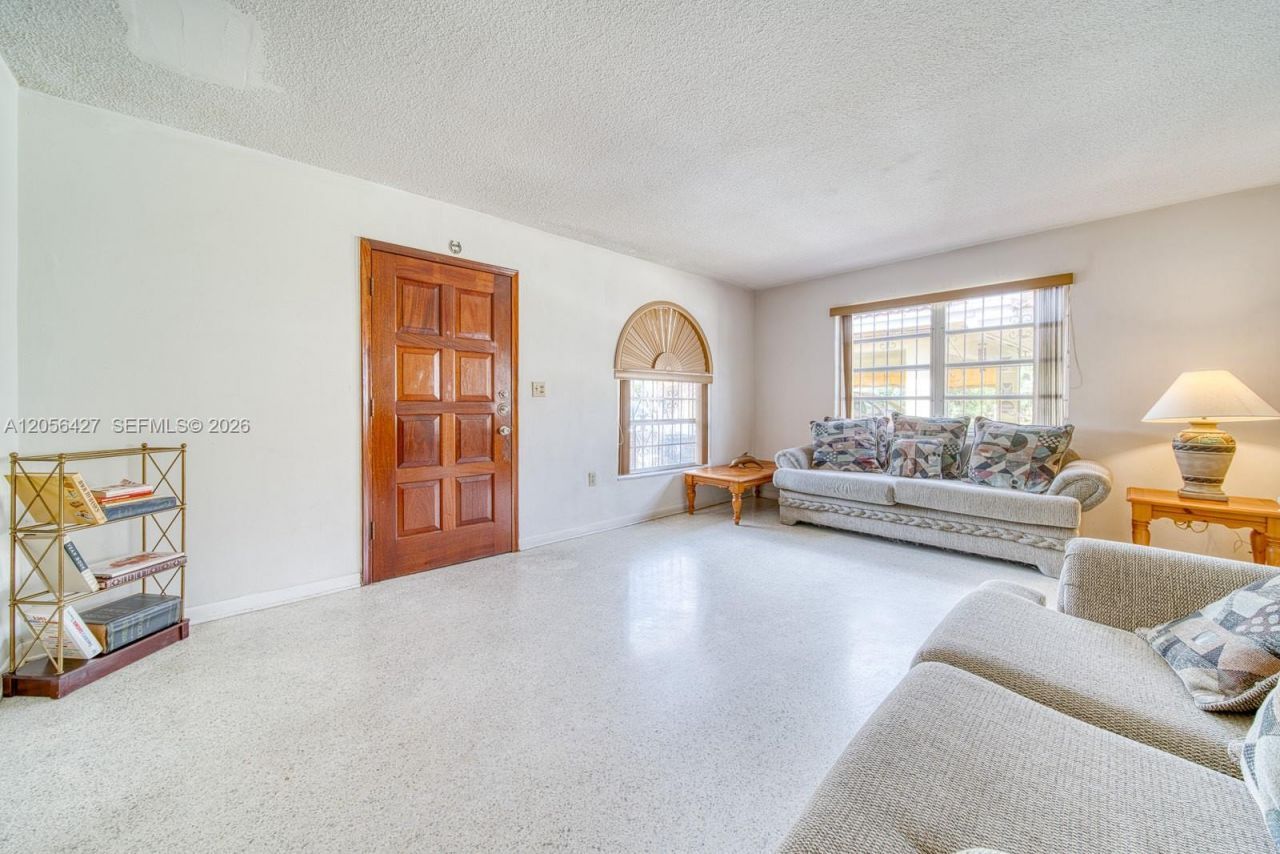 6335 SW 31st St, Miami, FL 33155 Photo