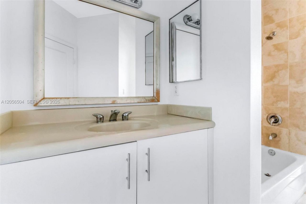 7900 Harbor Island Dr, Unit PH19, North Bay Village, FL 33141 Photo