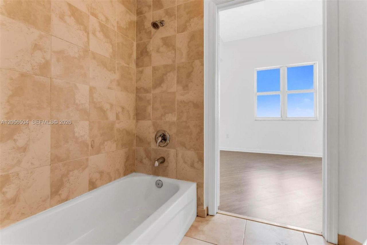 7900 Harbor Island Dr, Unit PH19, North Bay Village, FL 33141 Photo