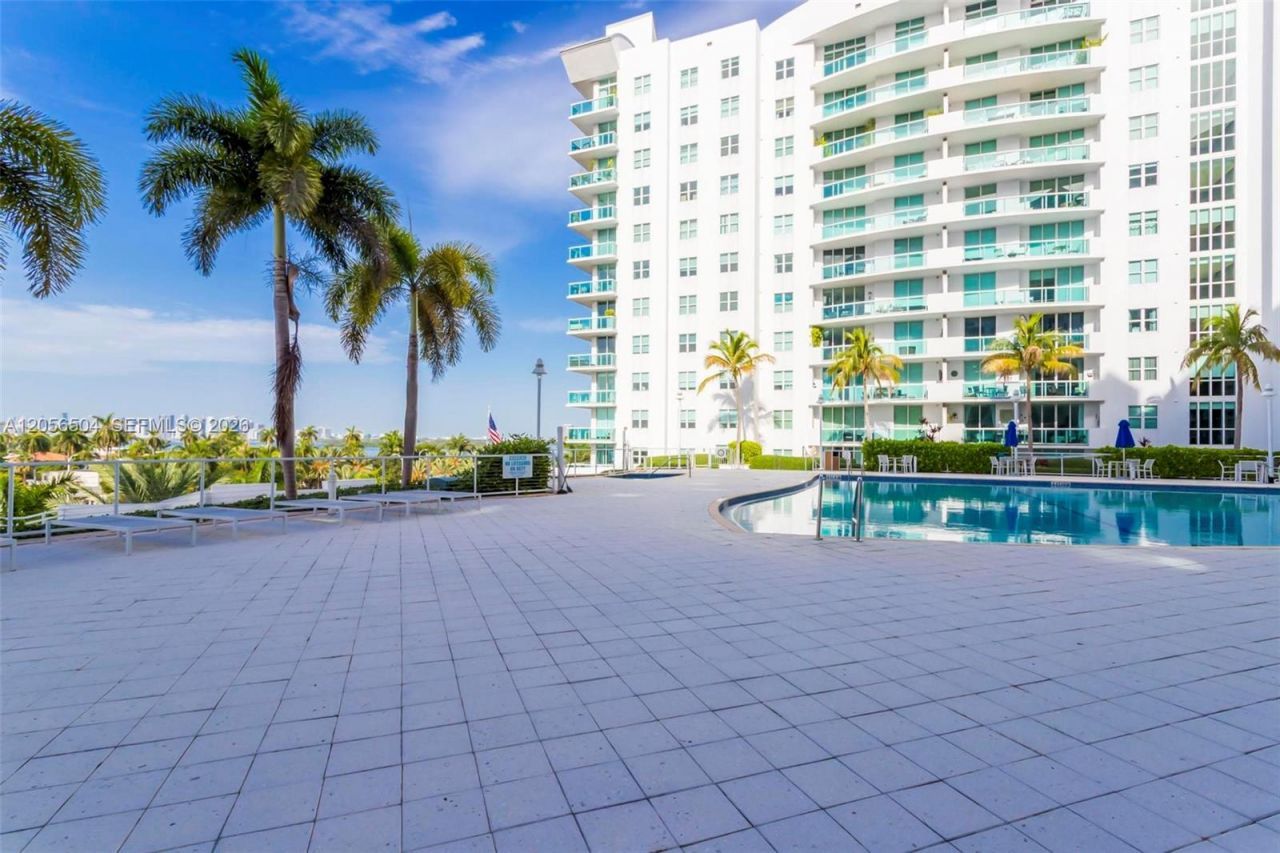 7900 Harbor Island Dr, Unit PH19, North Bay Village, FL 33141 Photo