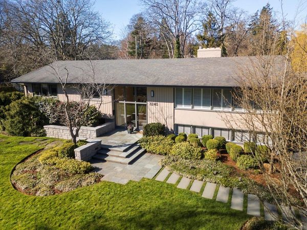 3240 Beach Dr , Oak Bay, BC V8R 6L8