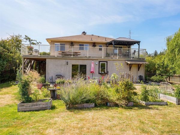 798 Wain Rd, North Saanich, BC V8L 5N8