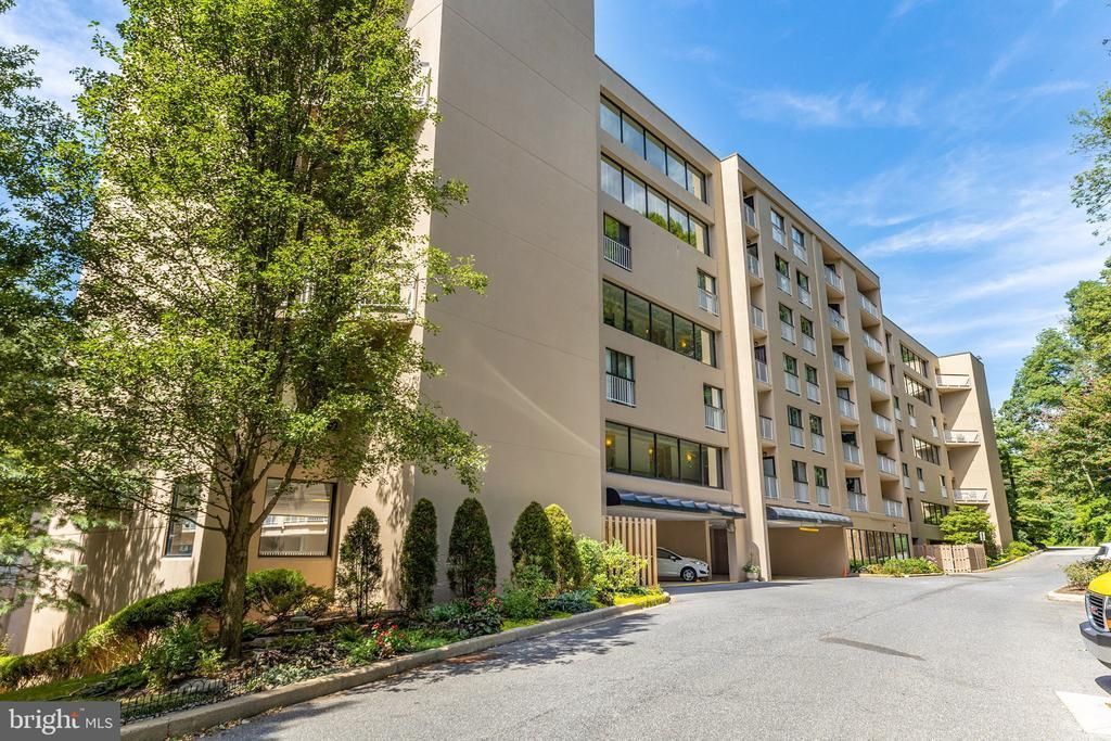 1704 N Park Drive, Unit 512, Wilmington, DE 19806 Main Photo