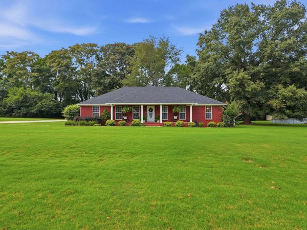 89 Oakview Dr, Rogersville, AL 35652