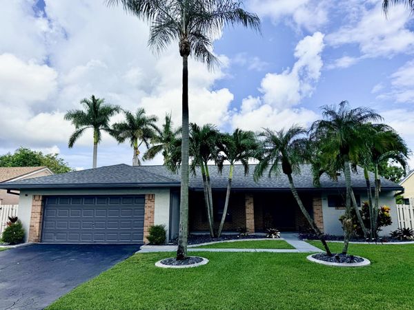 1341 NW WHITE STONE Way, Davie, FL 33325