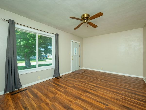 1014 S 11th Avenue, Marshalltown, IA 50158