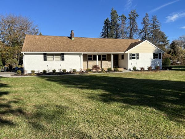 6 Oakridge Drive , Cold Spring Hill, NY 11743