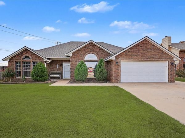 904 N Towne Circle, Altus, OK 73521