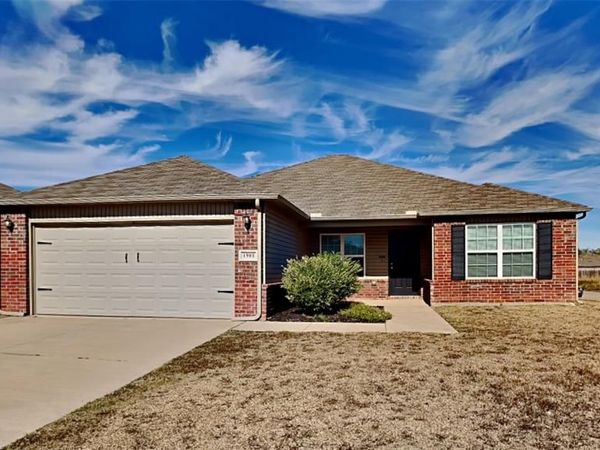 1901 W Autumn Way, Mustang, OK 73064